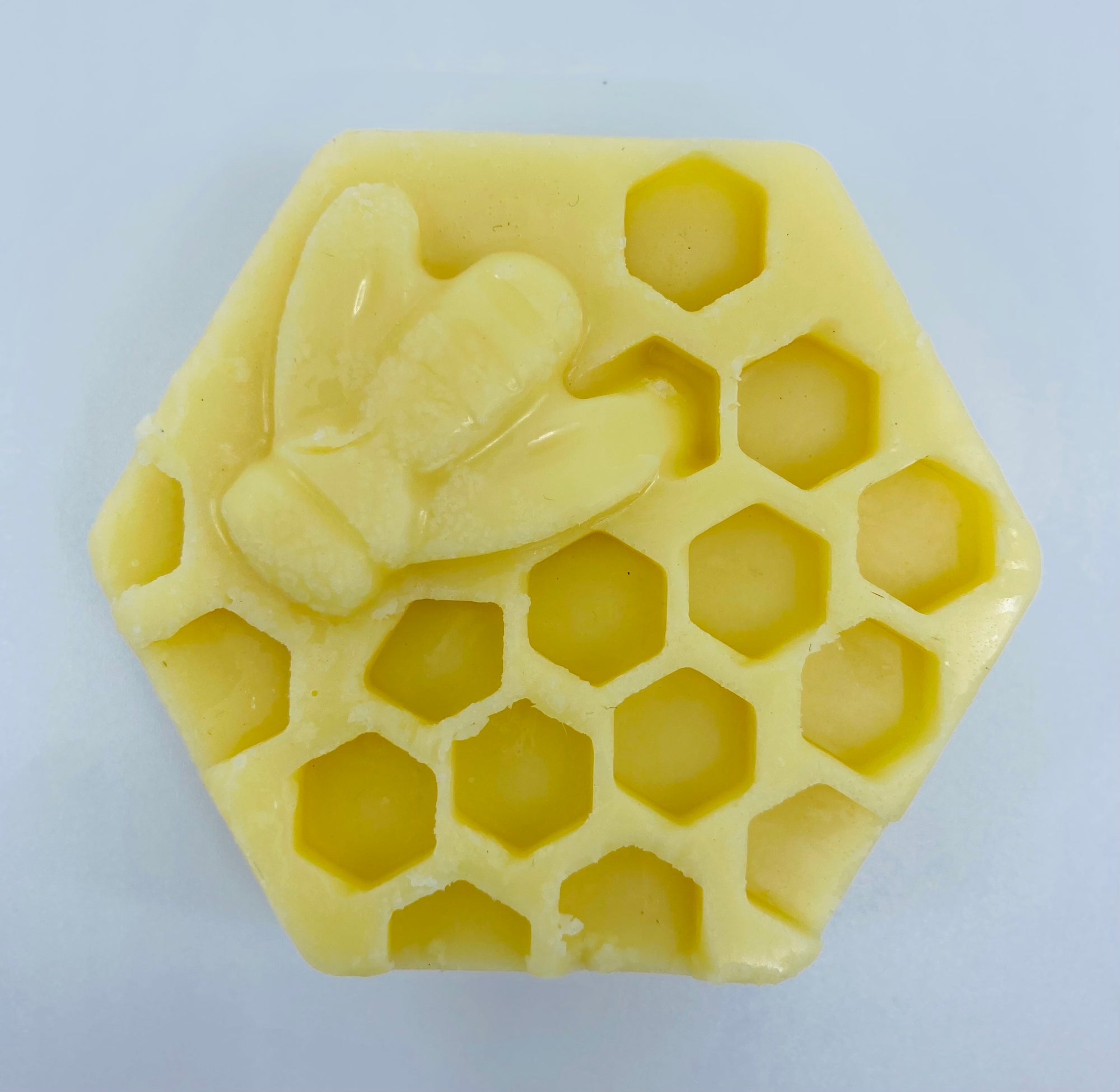 100% natural lotion bar suitable for all skin types in the shape of a honey comb with a bee on it.  Please note that beeswax is a natural resource and there may be variations in color from pale yellow to dark gold.